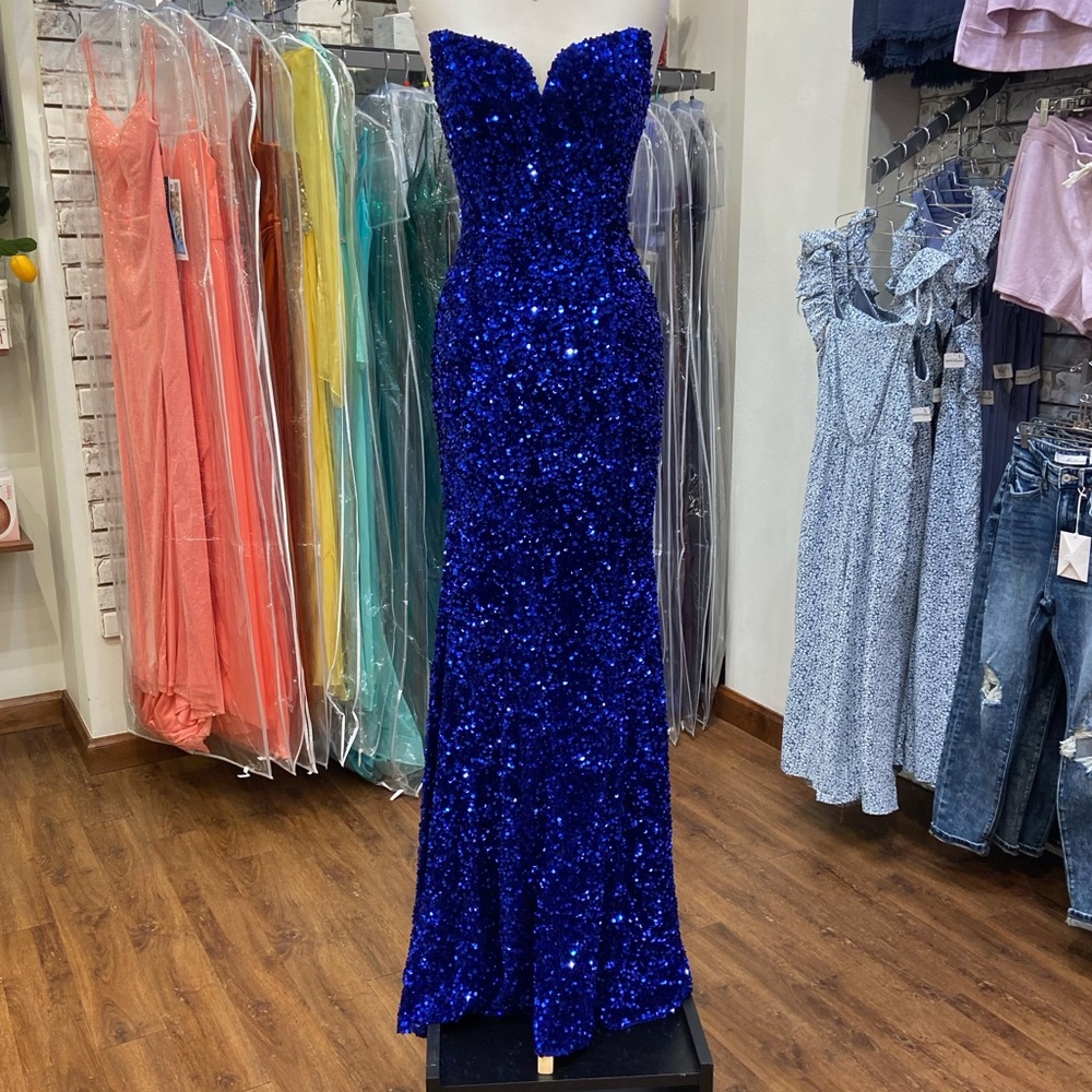Sparkly blue prom dress